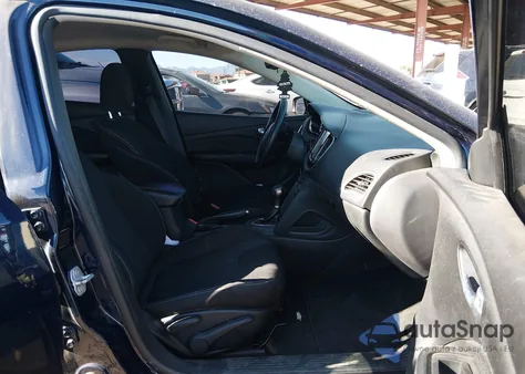 2016 Dodge Dart Sxt z USA, uszkodzony, nr VIN 1C3CDFBBXGD701154